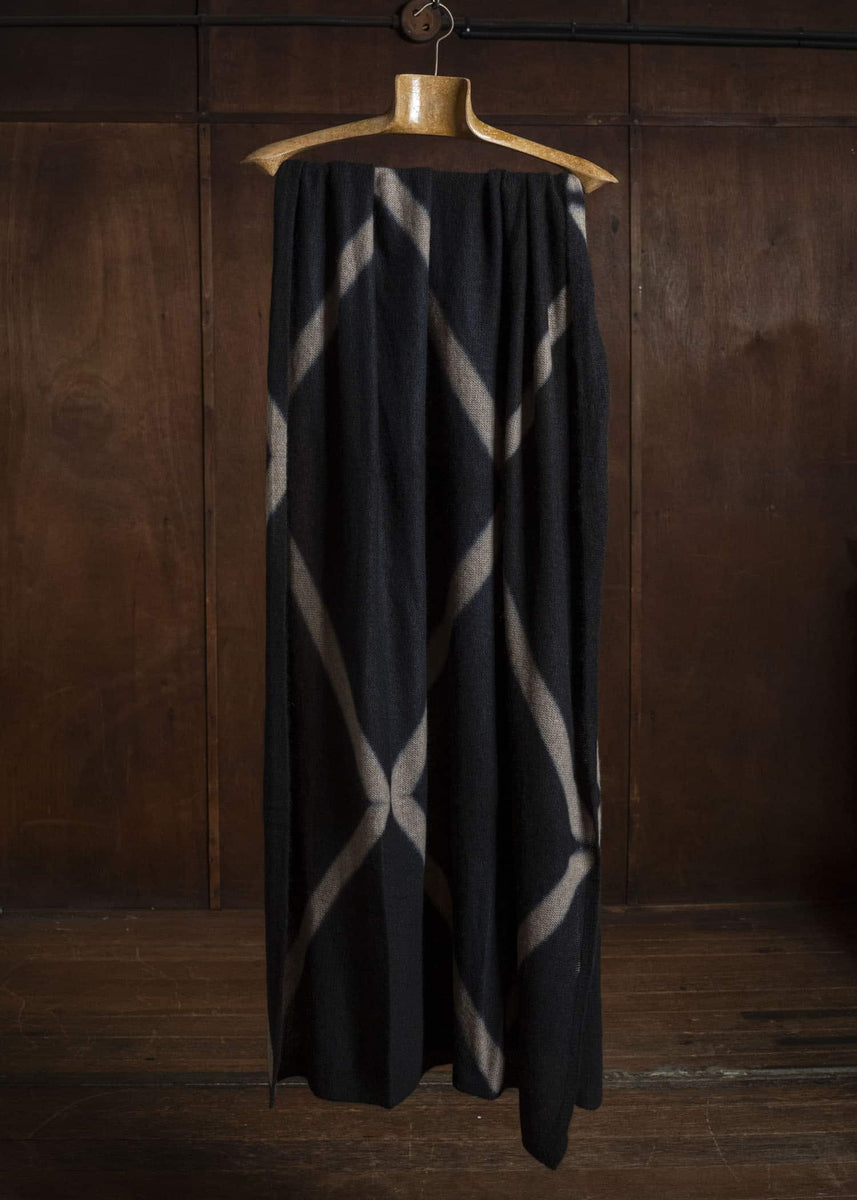 シルク SUZUSAN 0024K-525 Cashmere Knit Shawl itajime shibori X 1065 Black
