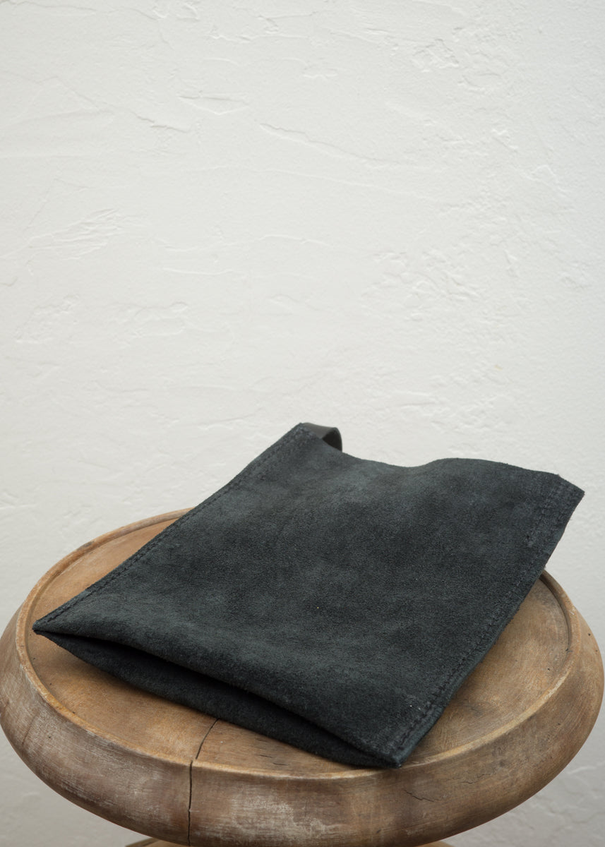 GUIDI PKT1 / PHONE HOLDER SHOULDER CASE / BLKT – VISION OF FASHION