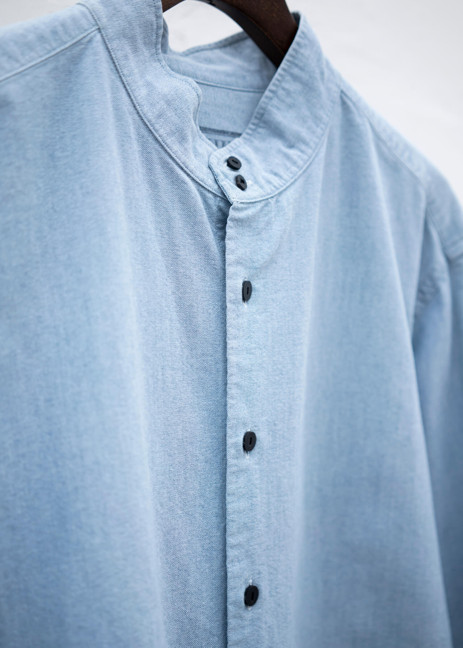 ZIIIN """"""""KAFKA"""""""" STAND COLLAR GATHER SHIRT / INDIGO