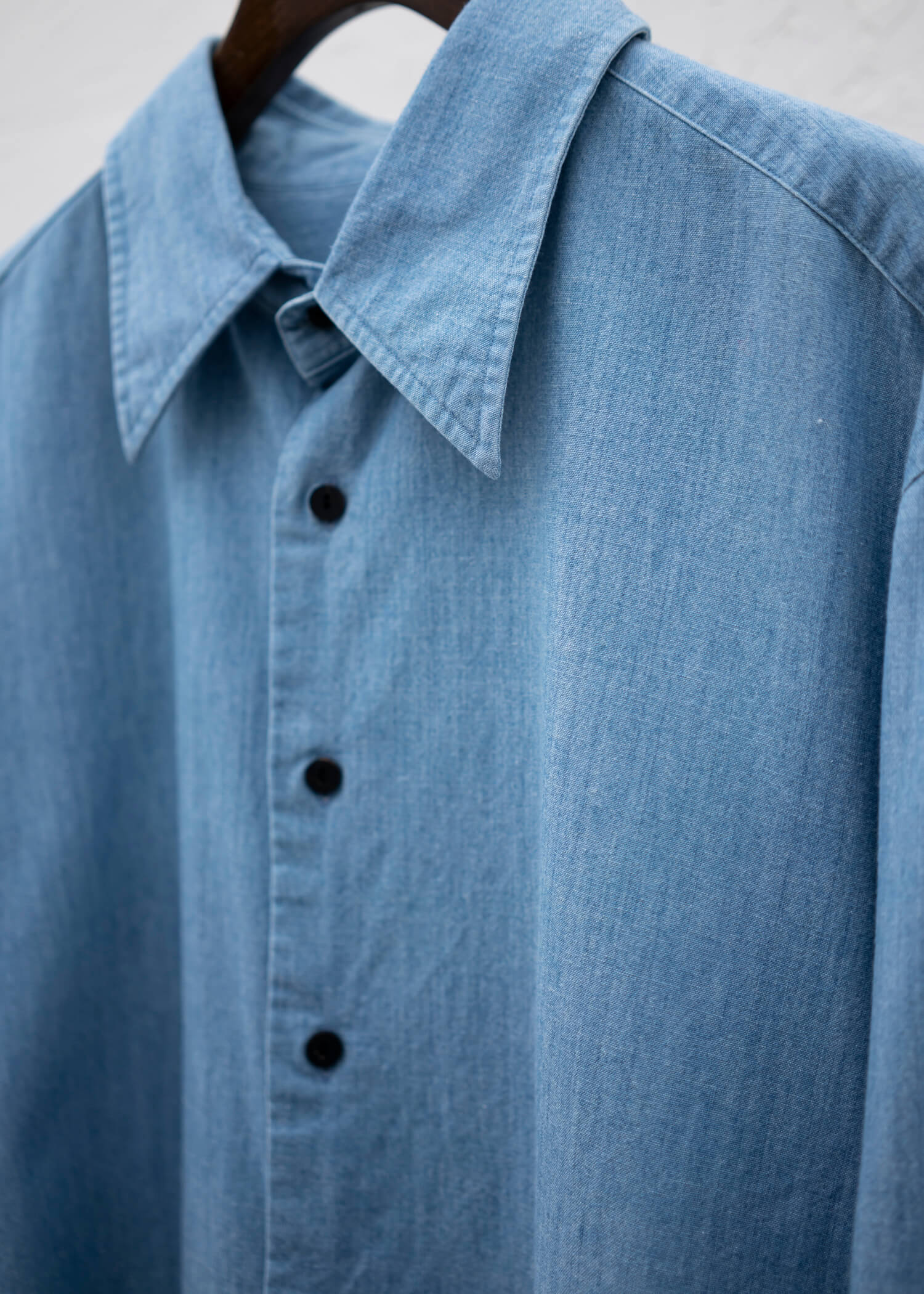 ZIIIN """"""""BEARSLEY"""""""" LONG POINT COLLAR SHIRT / INDIGO