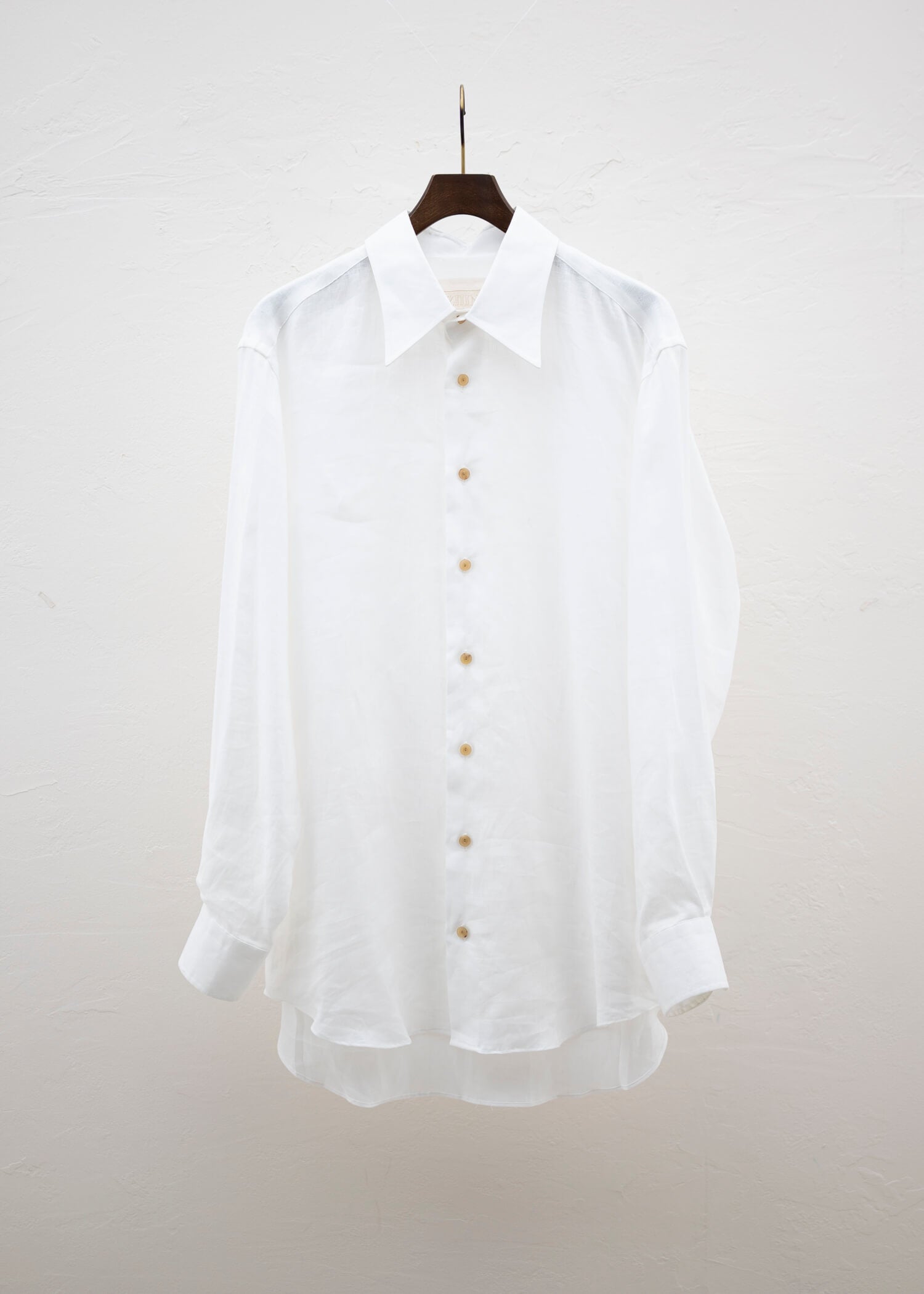 ZIIIN ""BEARSLEY"" LONG POINT COLLAR SHIRT / WHITE