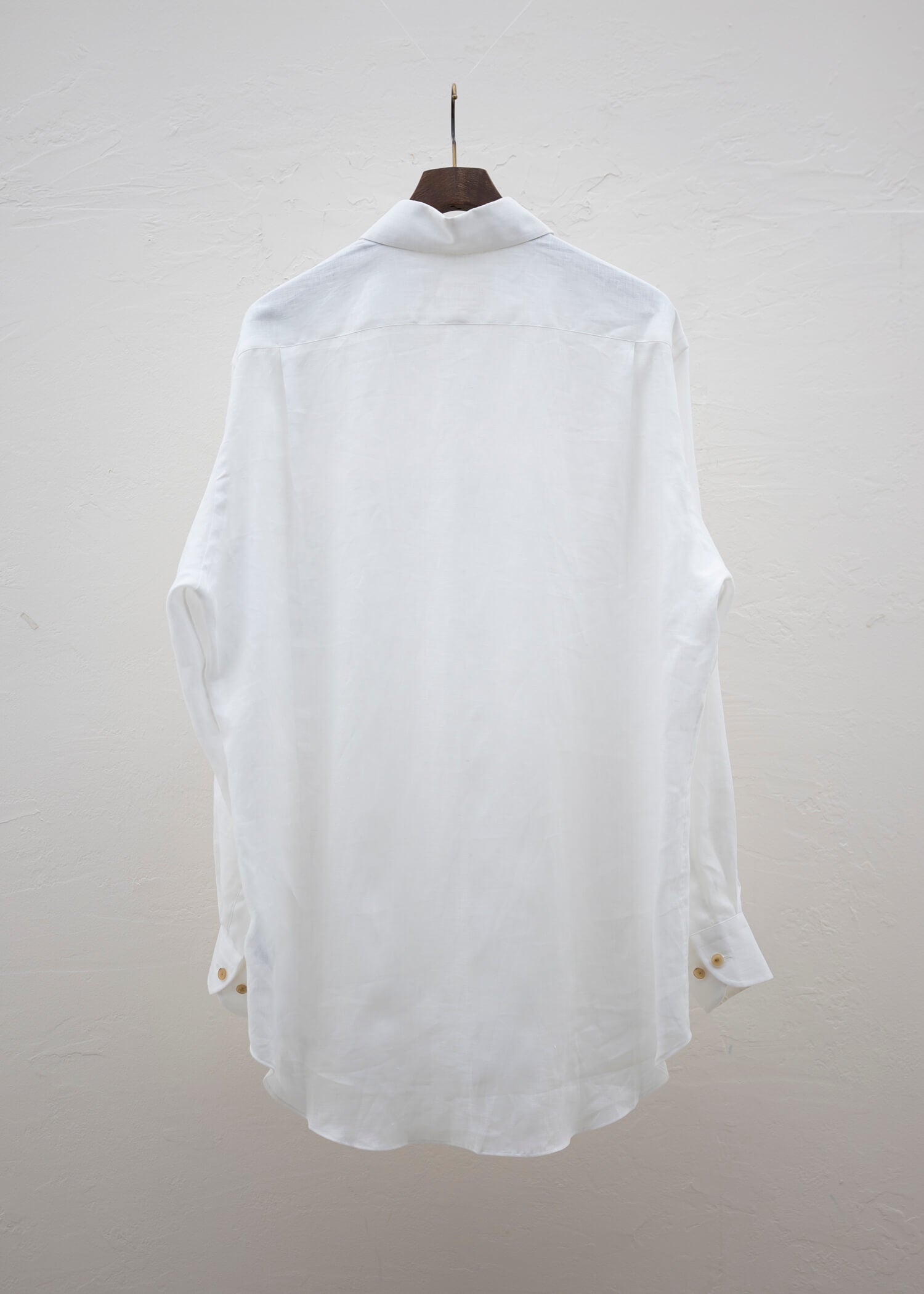 ZIIIN "BEARSLEY" LONG POINT COLLAR SHIRT / WHITE