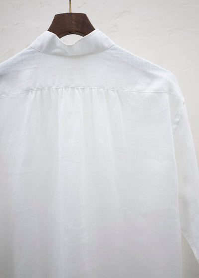 ZIIIN KAFKA STAND COLLAR GATHER SHIRT / WHITE