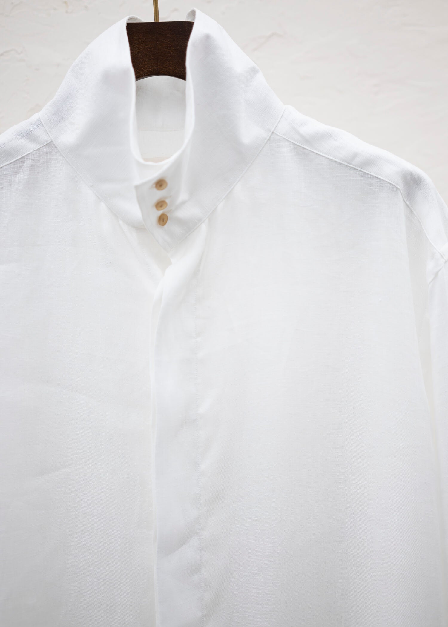 ZIIIN "OSCAR" 高领衬衫 / 白色