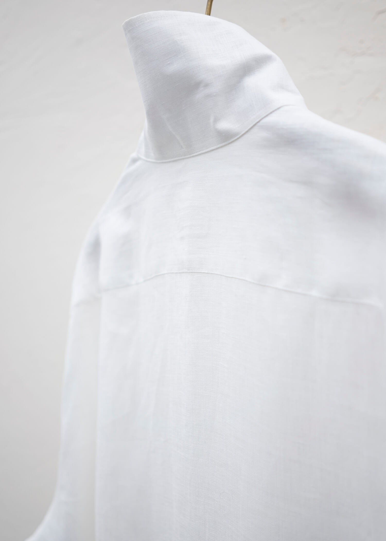 ZIIIN "OSCAR" 高领衬衫 / 白色