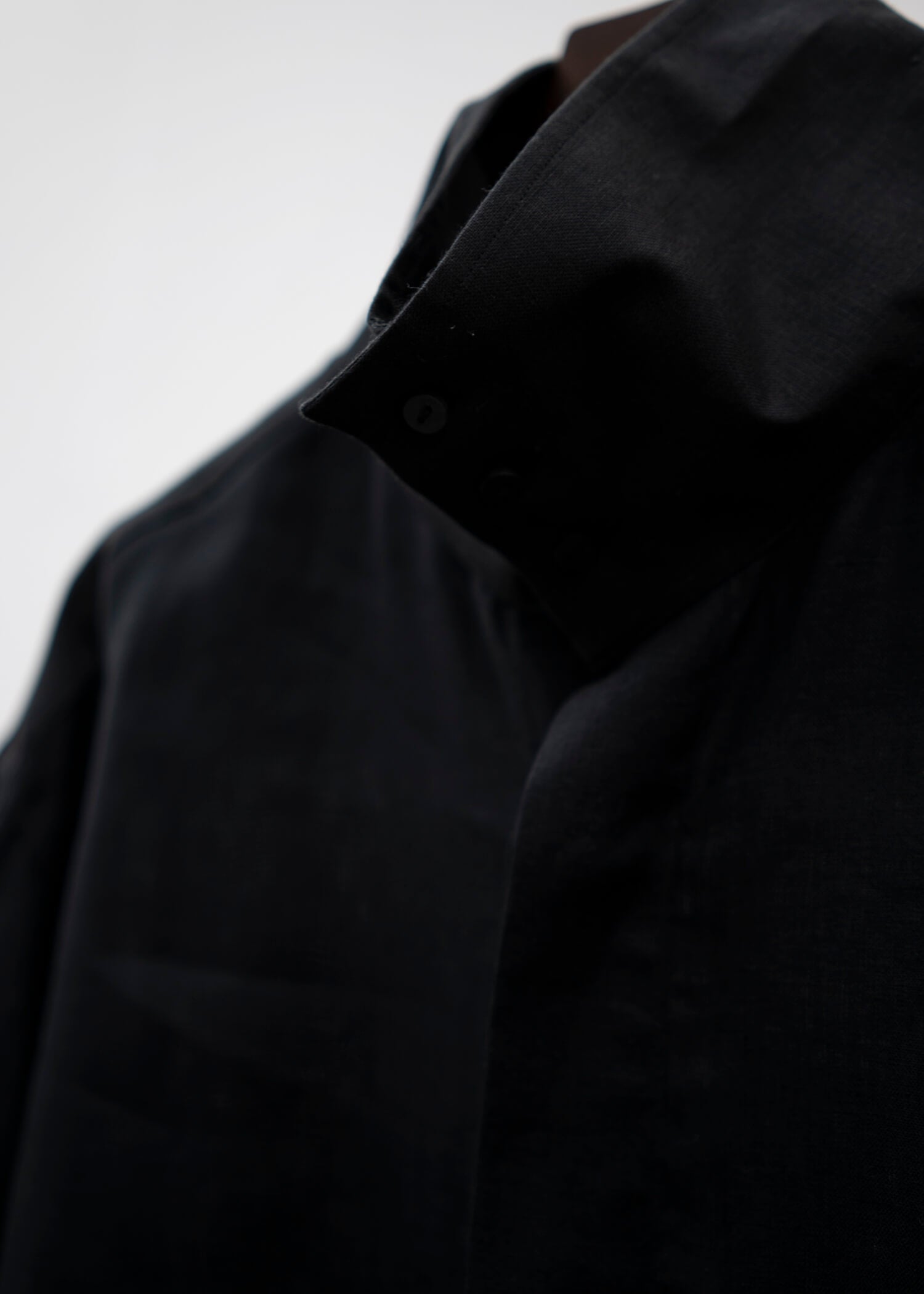 ZIIIN "OSCAR" HIGH NECK COLLAR SHIRT / BLACK