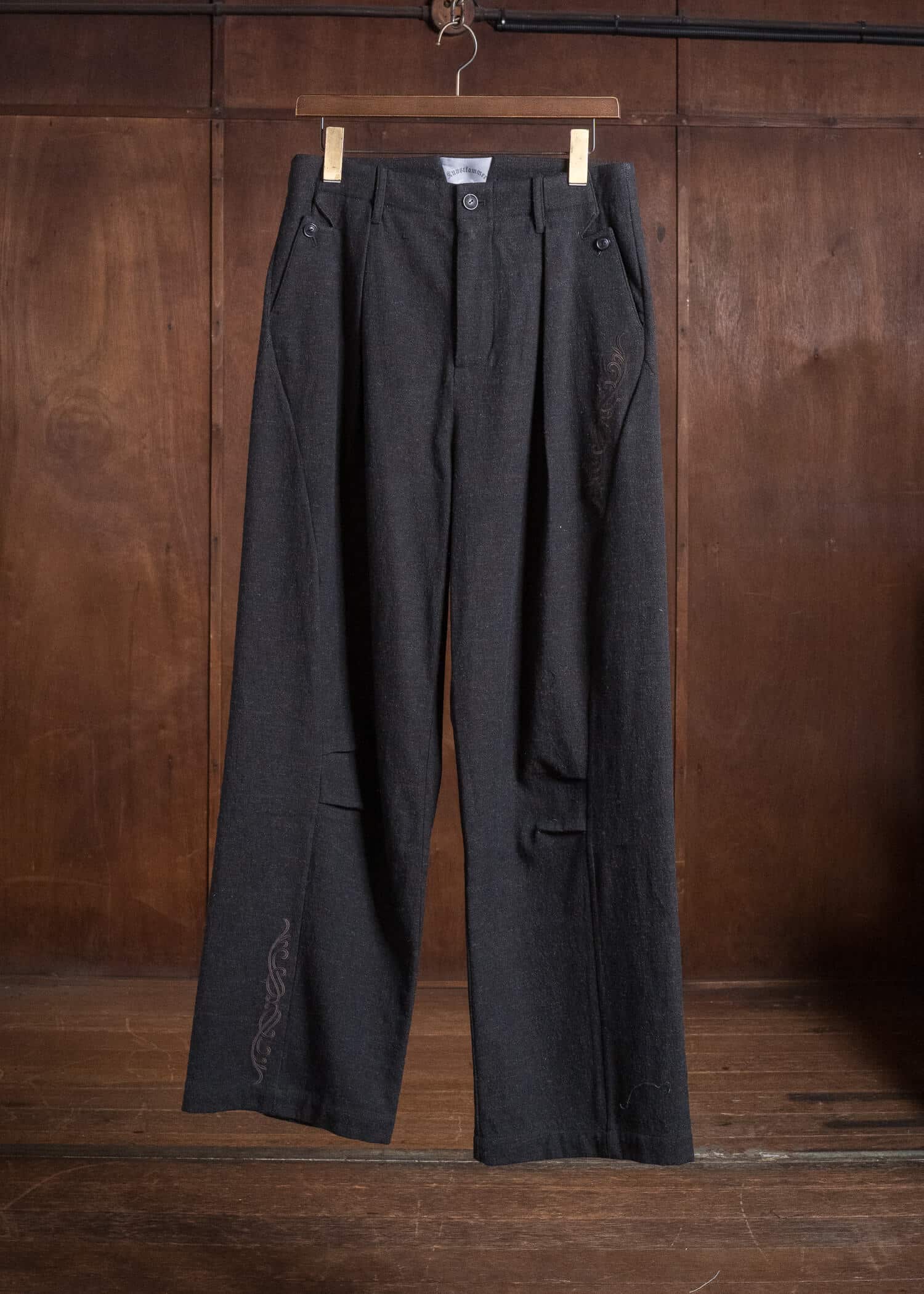 Professor.E EMBROIDERED OVERSLOCK TROUSERS BLACK 26FW-PE-TRL-03