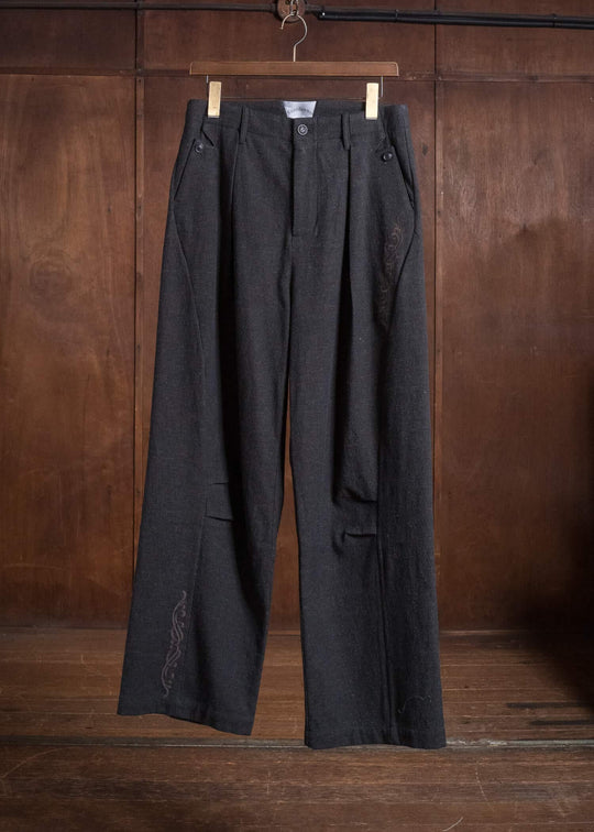 Professor.E EMBROIDERED OVERSLOCK TROUSERS BLACK 26FW-PE-TRL-03