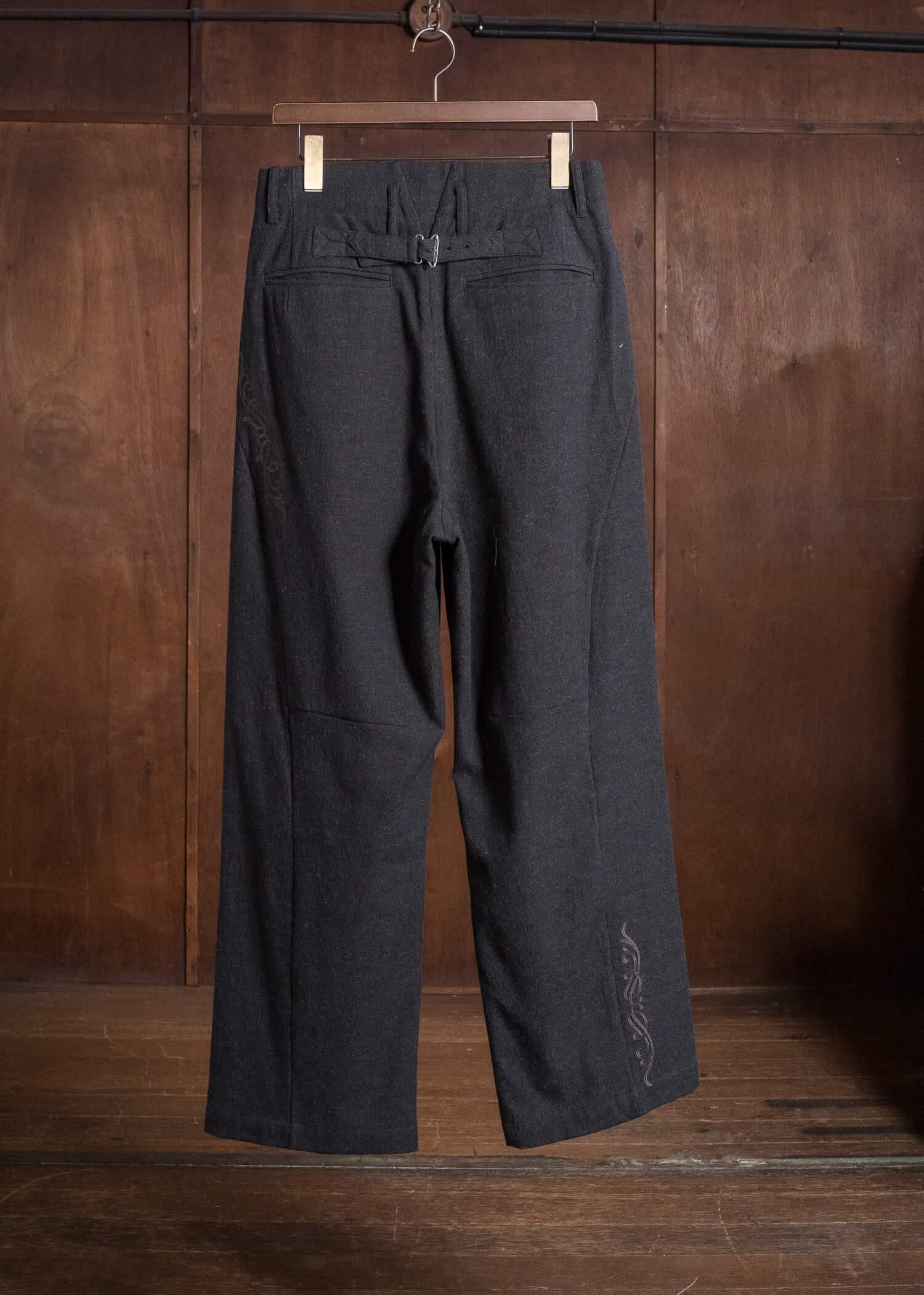 Professor.E EMBROIDERED OVERSLOCK TROUSERS BLACK 26FW-PE-TRL-03