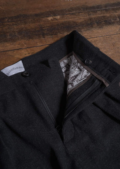 Professor.E EMBROIDERED OVERSLOCK TROUSERS BLACK 26FW-PE-TRL-03