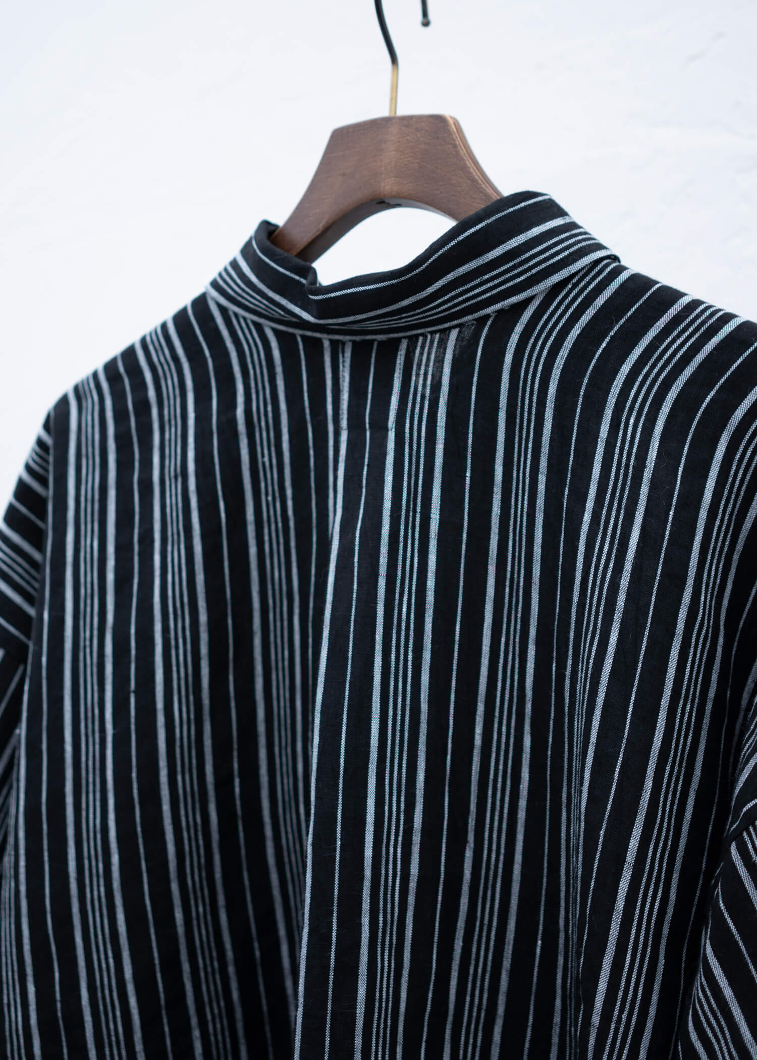 JAN-JAN VAN ESSCHE "SHIRT#94" LOOP COLLAR MID LENGTHSHIRT CONTRAST STRIPE