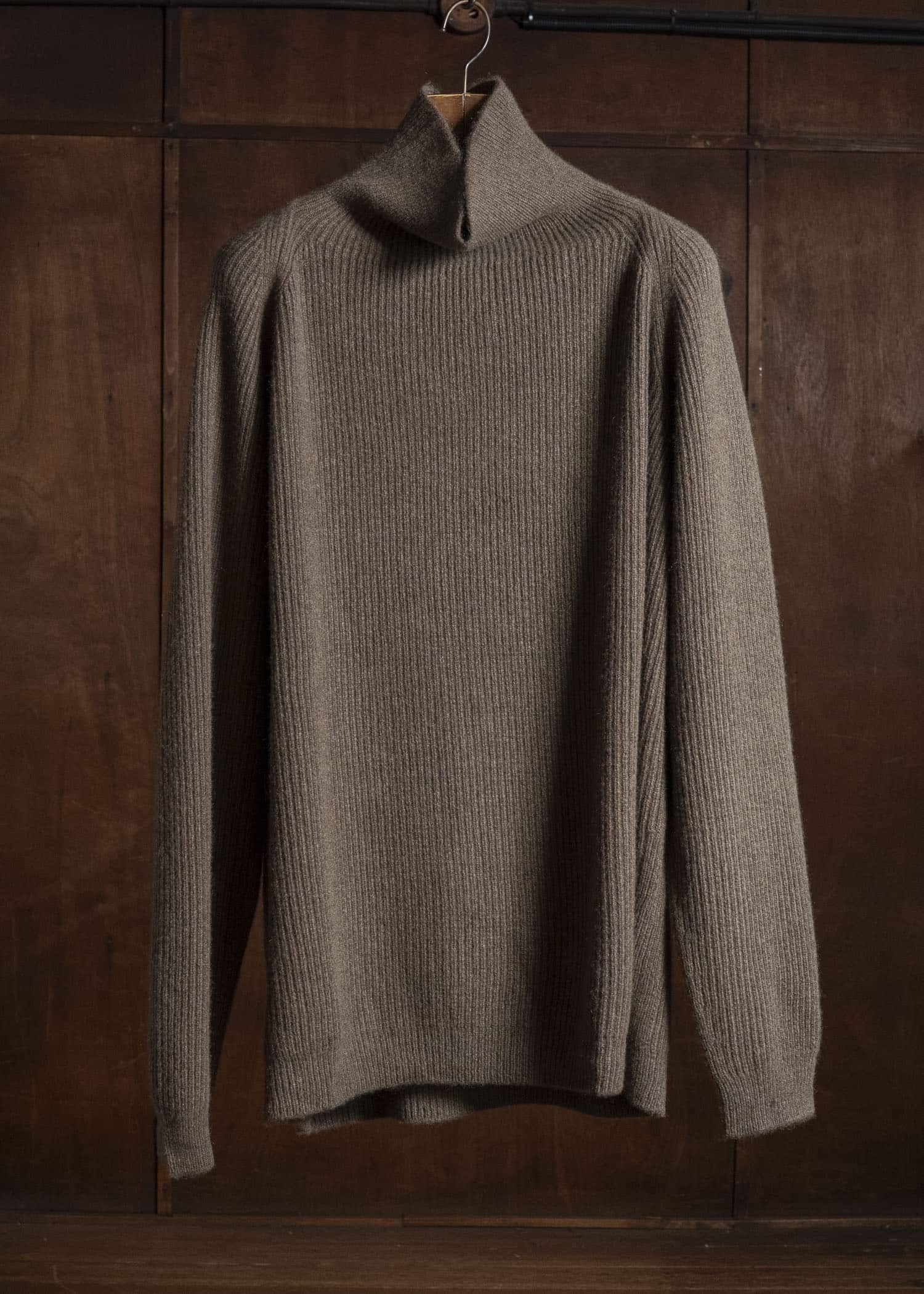 JAN-JAN VAN ESSCHE KNIT#79 LOOSE FIT KNITTED TURTLE NECK SWEATER Yak Wool | Light Brown