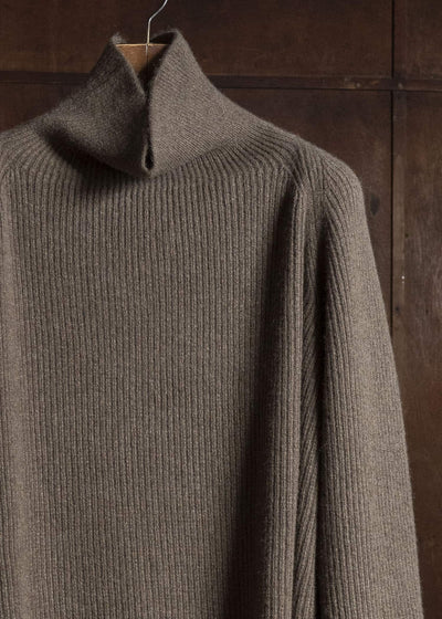 JAN-JAN VAN ESSCHE KNIT#79 LOOSE FIT KNITTED TURTLE NECK SWEATER Yak Wool | Light Brown