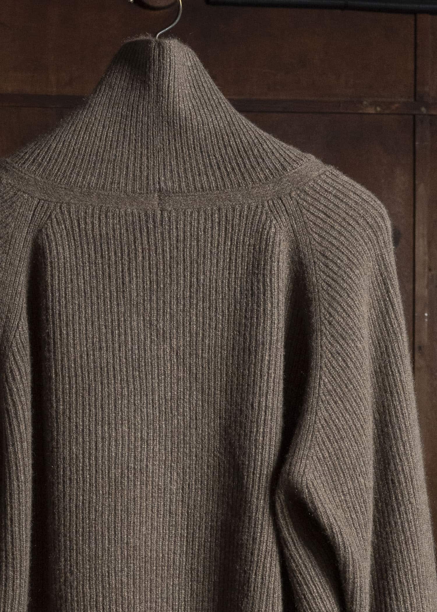 JAN-JAN VAN ESSCHE KNIT#79 LOOSE FIT KNITTED TURTLE NECK SWEATER Yak Wool | Light Brown