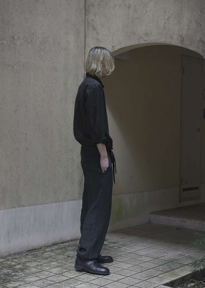 """"""""KAFKA"""""""" STAND COLLAR GATHER SHIRT / BLACK