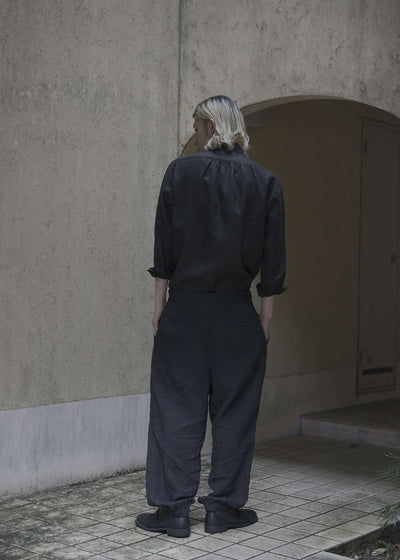 """"""""KAFKA"""""""" STAND COLLAR GATHER SHIRT / BLACK