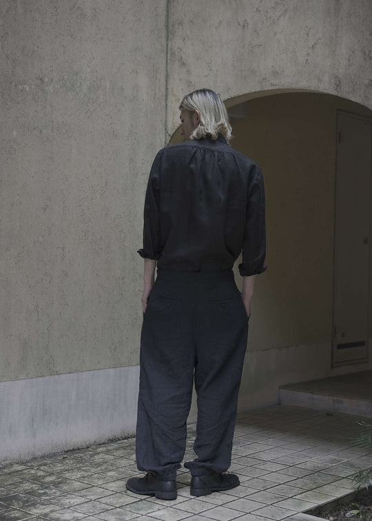 """"""""KAFKA"""""""" STAND COLLAR GATHER SHIRT / BLACK