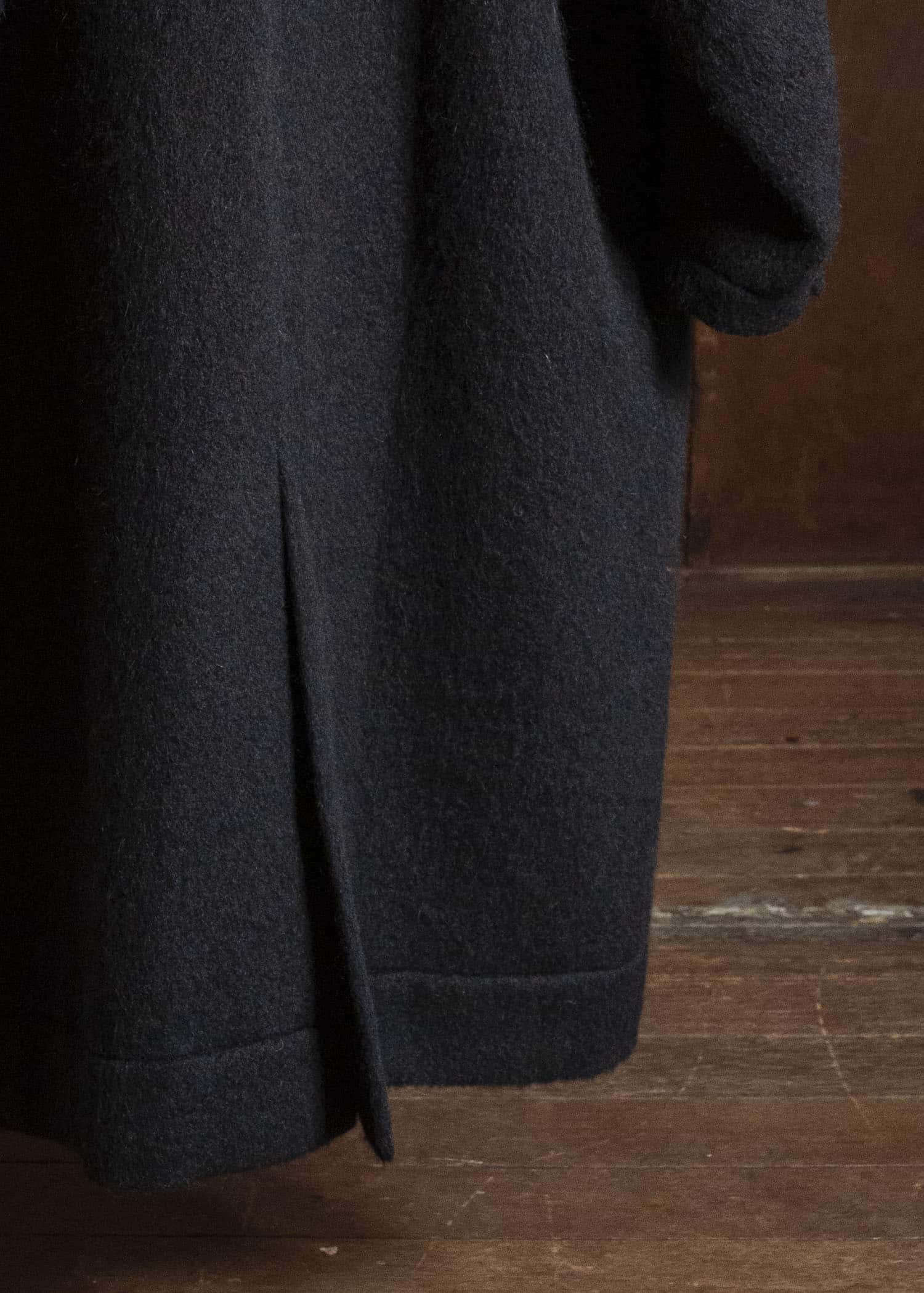 JAN-JAN VAN ESSCHE COAT#35 COAT WITH STANDING COLLAR,JET POCKETS, FULLY LINED Highpile Herringbone | Black Alpaca