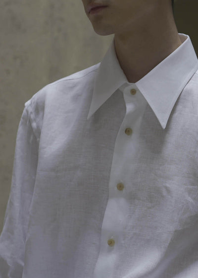 ZIIIN "BEARSLEY" LONG POINT COLLAR SHIRT / WHITE