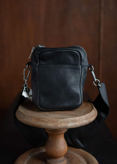 GUIDI BV10 / SMALL LEATHER CROSSBODY BAG / BLKT