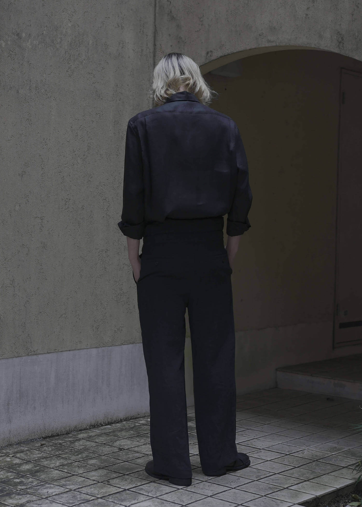 ZIIIN BEARSLEY""""LONG POINT COLLAR SHIRT / BLACK