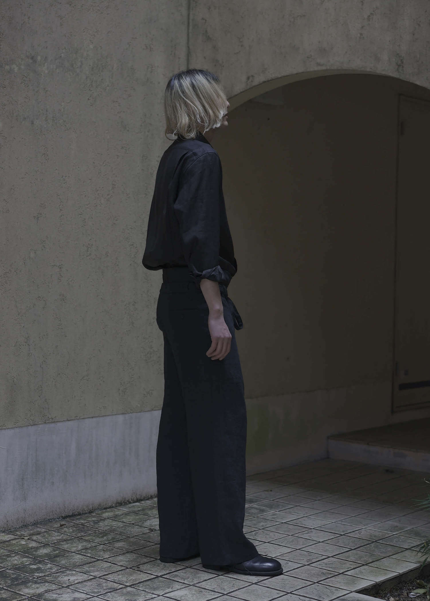 ZIIIN BEARSLEY""""LONG POINT COLLAR SHIRT / BLACK