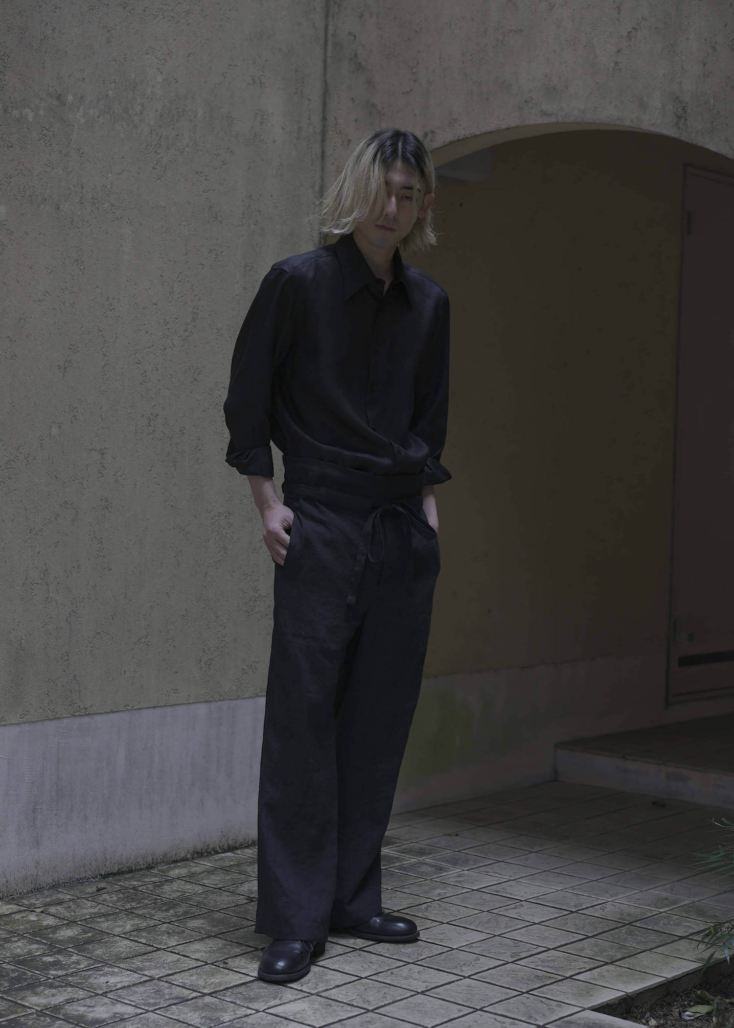 ZIIIN BEARSLEY""""LONG POINT COLLAR SHIRT / BLACK