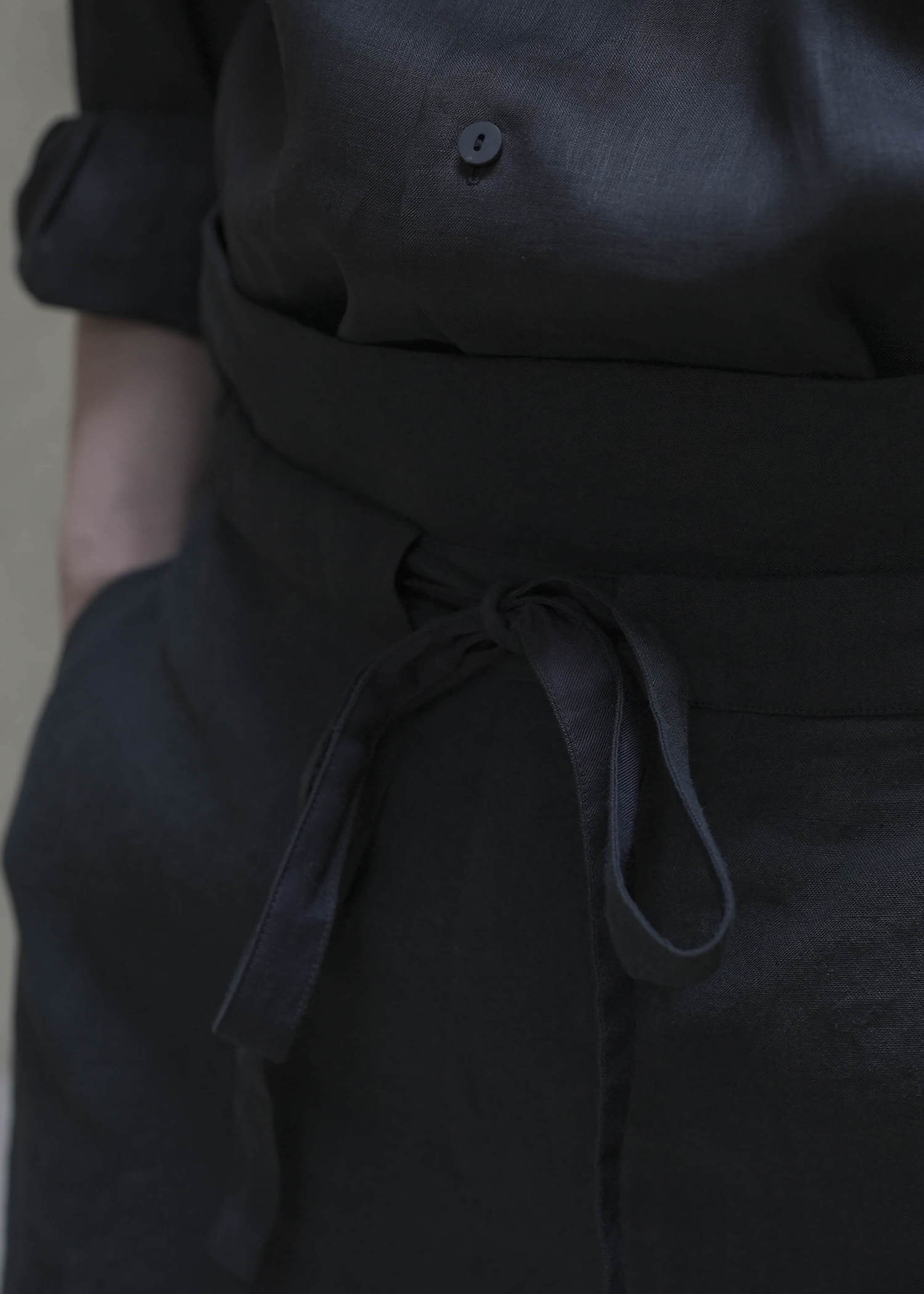 ZIIIN BEARSLEY""""LONG POINT COLLAR SHIRT / BLACK