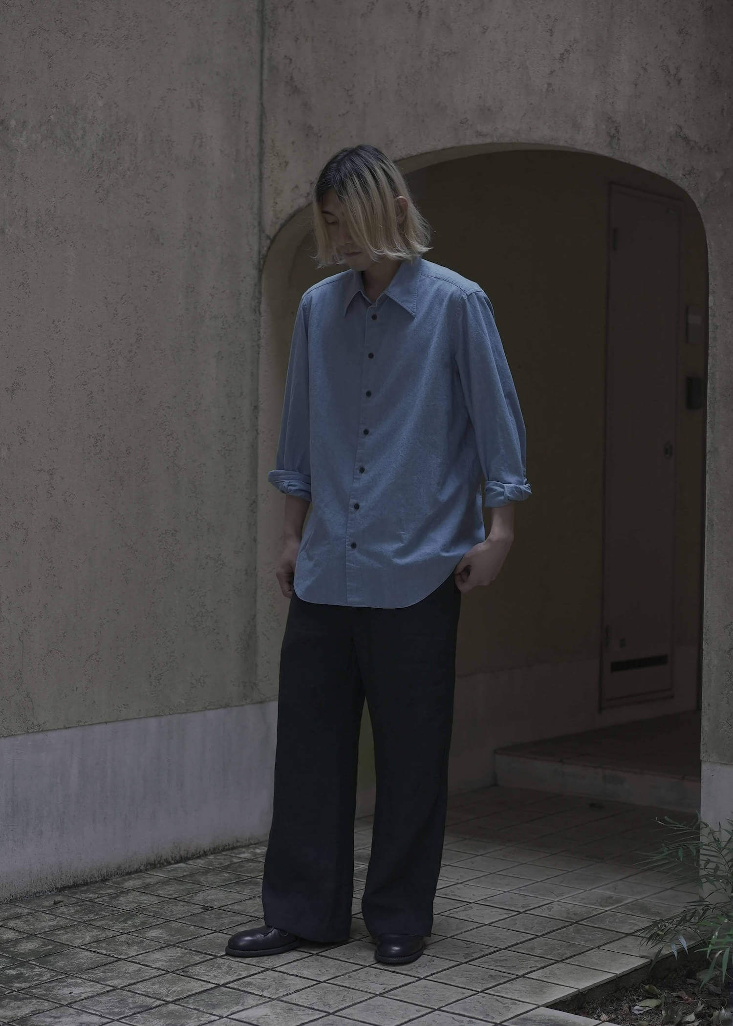 ZIIIN """"""""""""""""BEARSLEY"""""""""""""""" LONG POINT COLLAR SHIRT / INDIGO