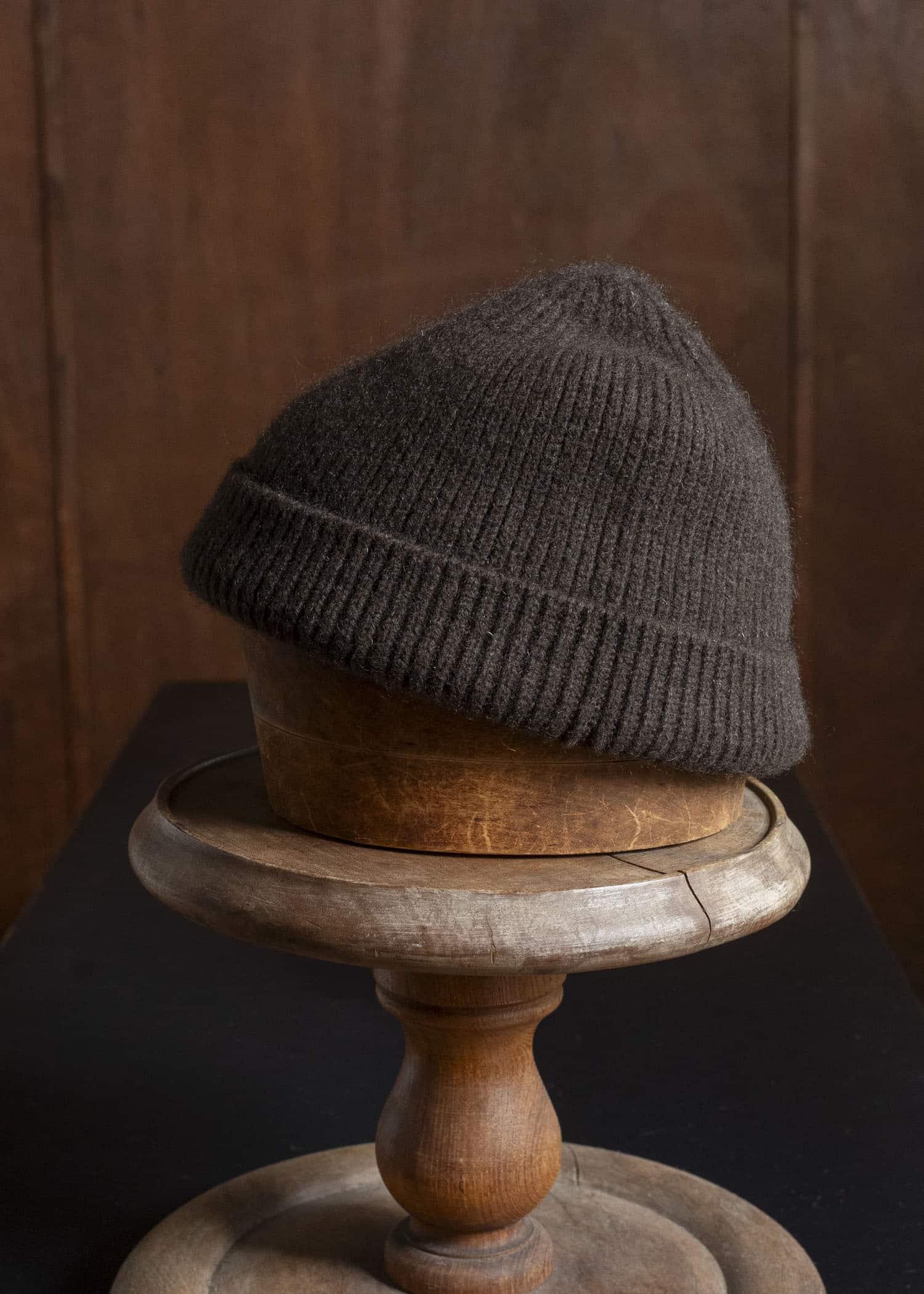JAN-JAN VAN ESSCHE BEANIE#5 KNITTED BEANIE Yak Wool | Dark Brown