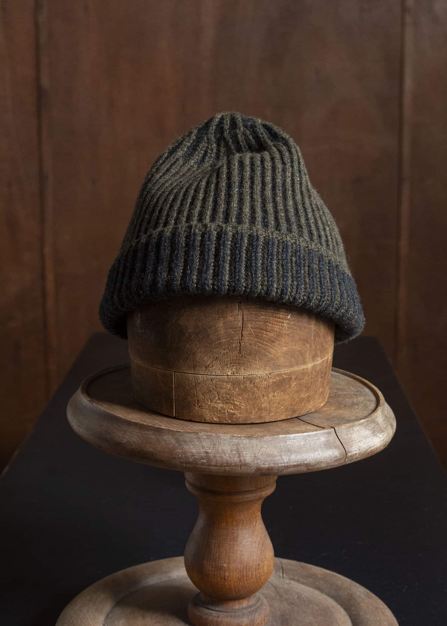 JAN-JAN VAN ESSCHE BEANIE#12 KNITTED BEANIE Superfine Wool Forest Anthracite