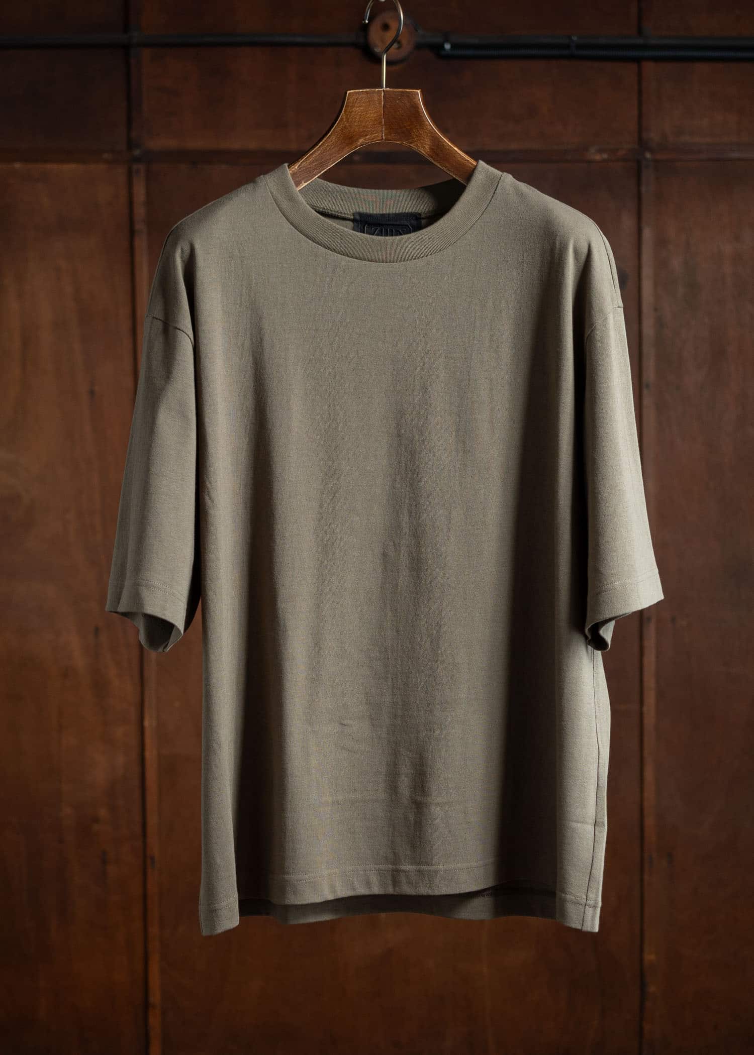 ZIIIN WIDE TEE ARMY GREEN