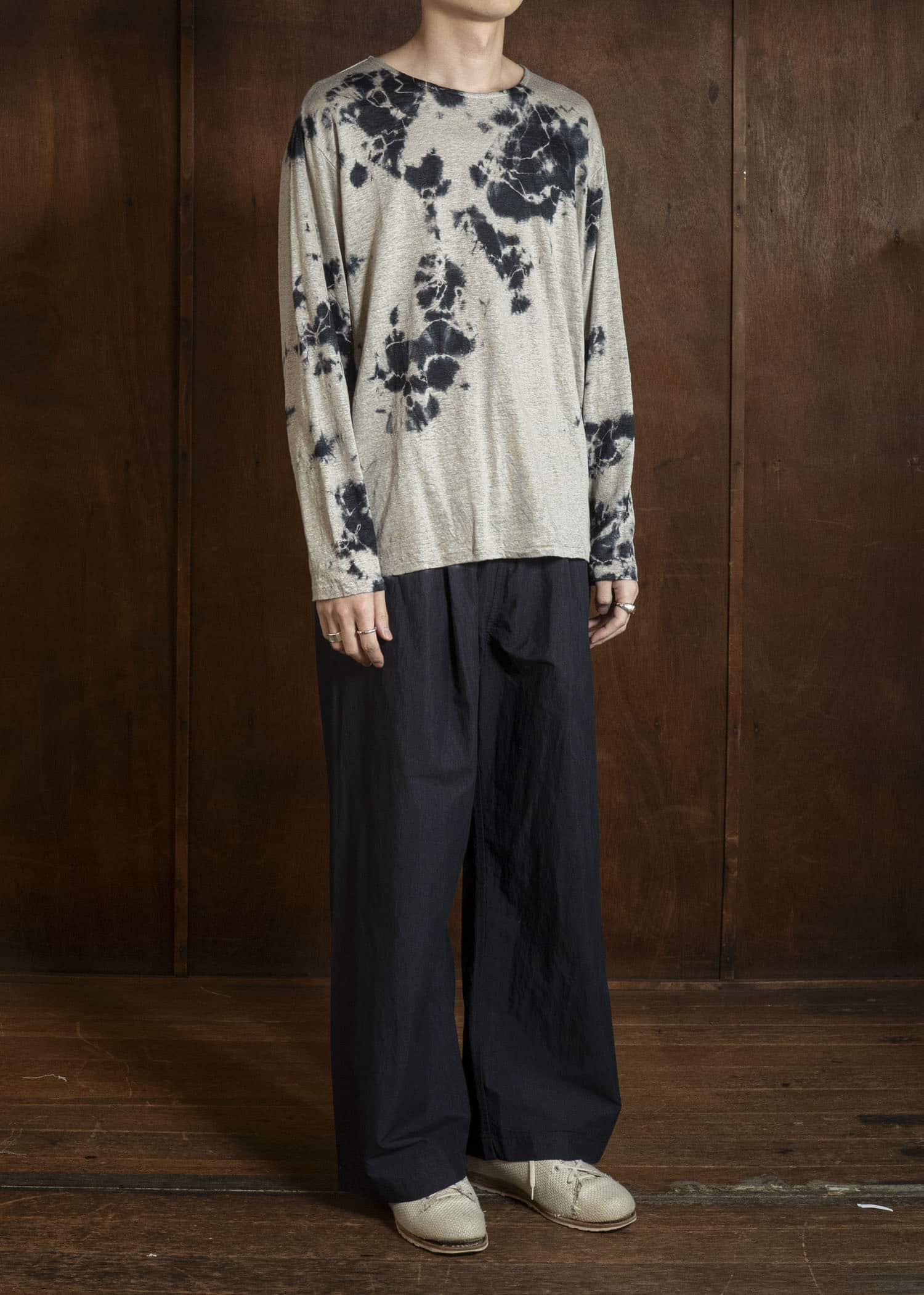 SUZUSAN 2057L-010 Linen Jersey Long Sleeve Crew Neck Pullover Madara Shibori Black / Grége