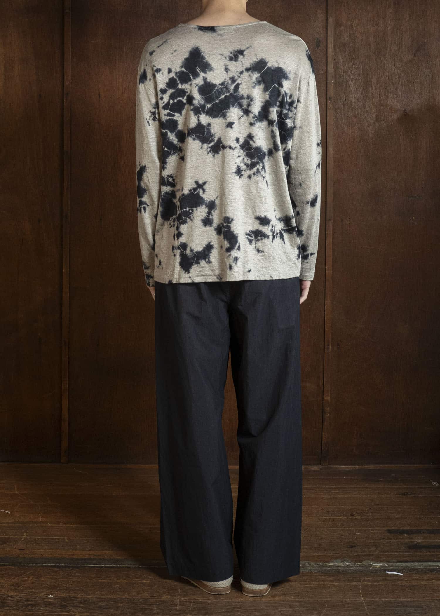 SUZUSAN 2057L-010 Linen Jersey Long Sleeve Crew Neck Pullover Madara Shibori Black / Grége