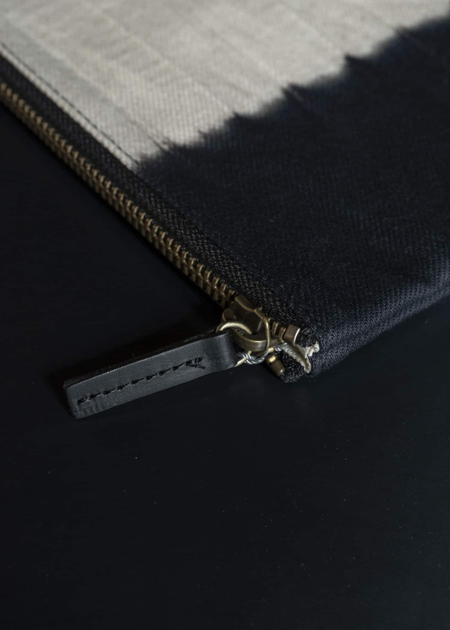 SUZUSAN 9013C-350 Organic Cotton Pouch - S Boushi Yoroidan Shibori Black - Ivory