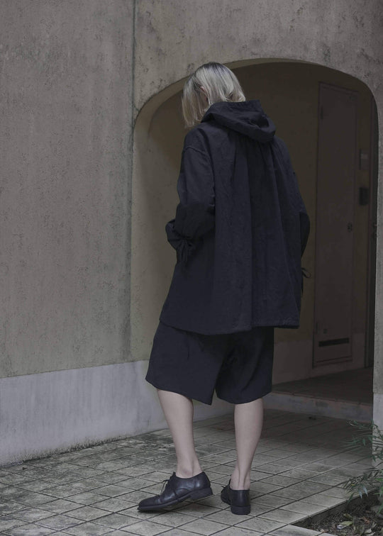 ZIIIN "KODARMA" 2 TUCK WIDE SHORT PANT / BLACK