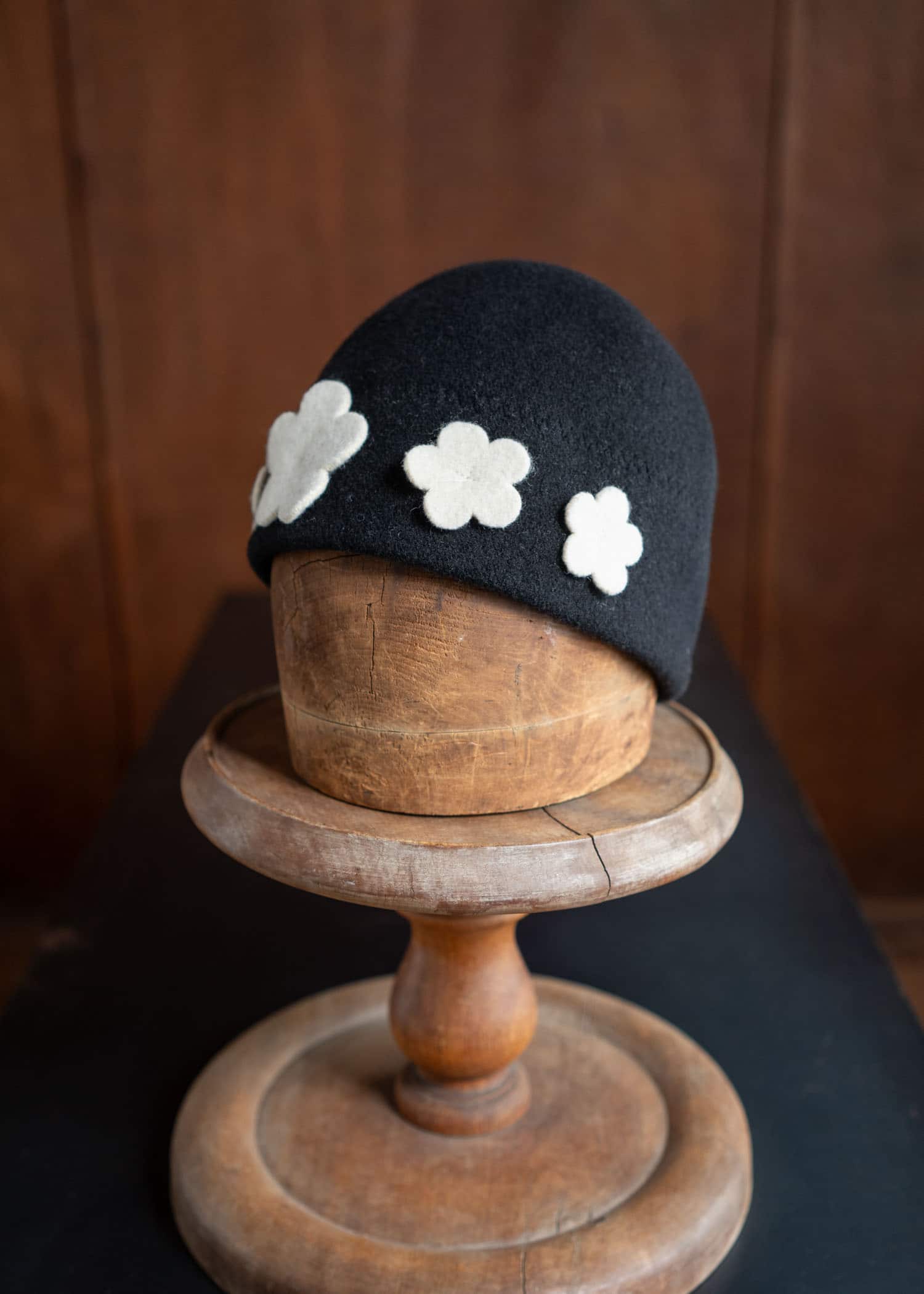 SCHA #2-7-W Flowers“ Black(Hat) × Ecru(Flowers) #1756