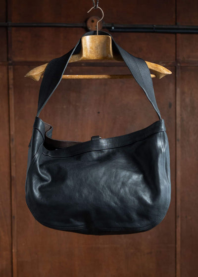 Taiga Takahashi Newsboy Bag Horse Leather Black Lot.004