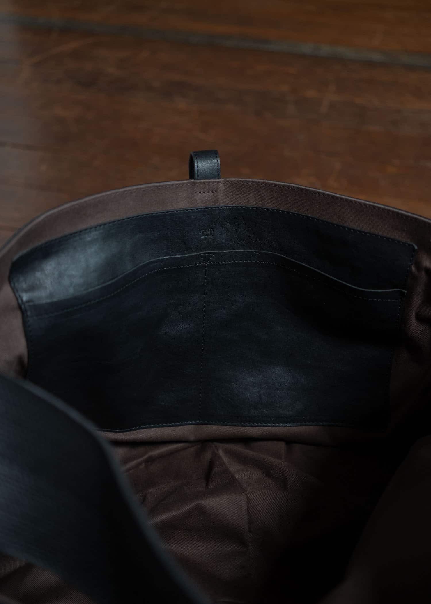 名作 T.T LOT.004 NEWSBOY BAG HORSE LEATHER Lot.004 Newsboy Bag Horse Leather(OS Black Leather/ブラック