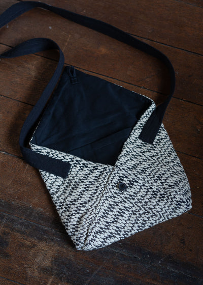 JAN-JAN VAN ESSCHE BAG#34 BROKEN WAVES BLACK AND WHITE
