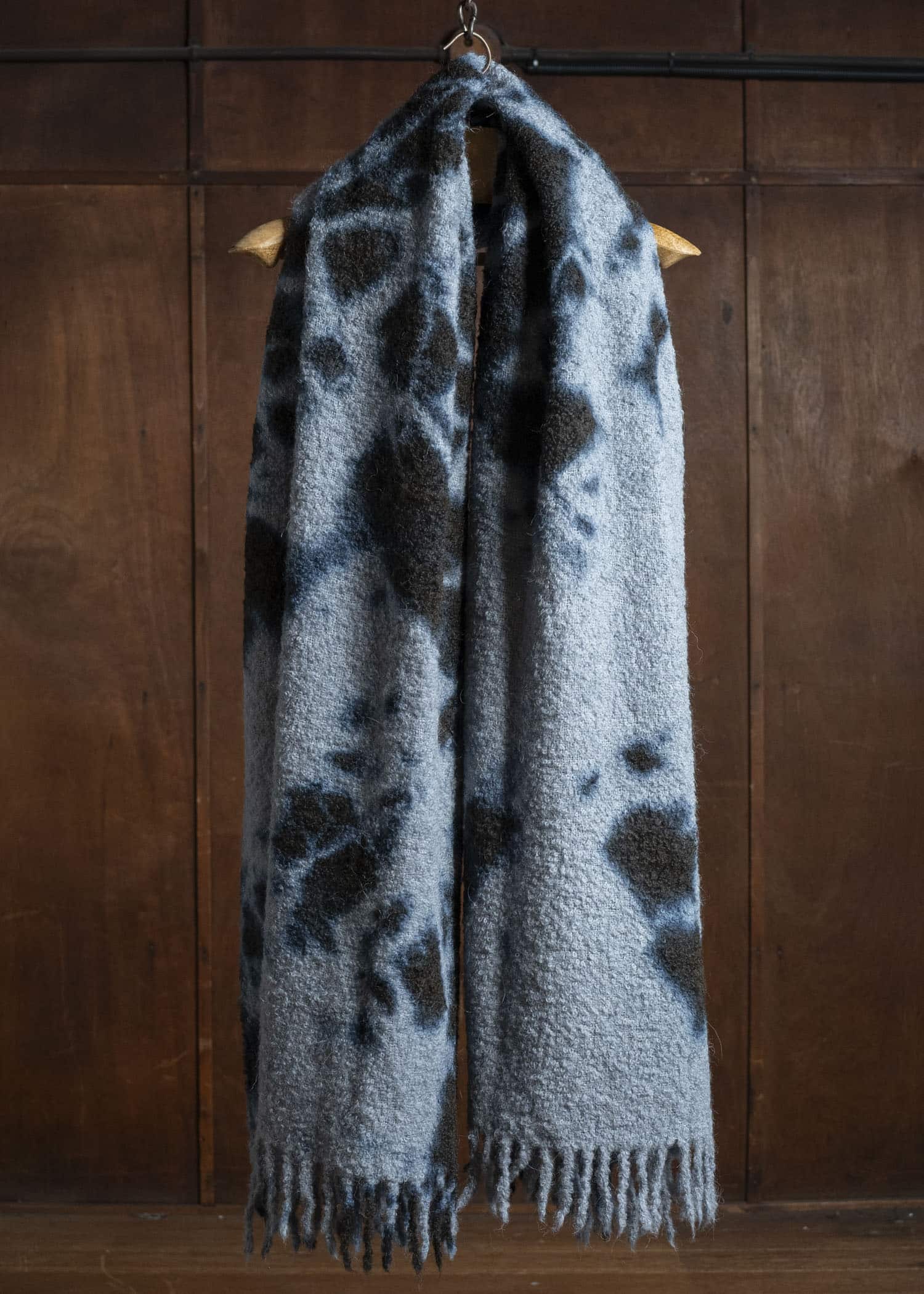 SUZUSAN 1002AP-010 Hand Woven Boucle Throw 1013 Black - SilverGrey