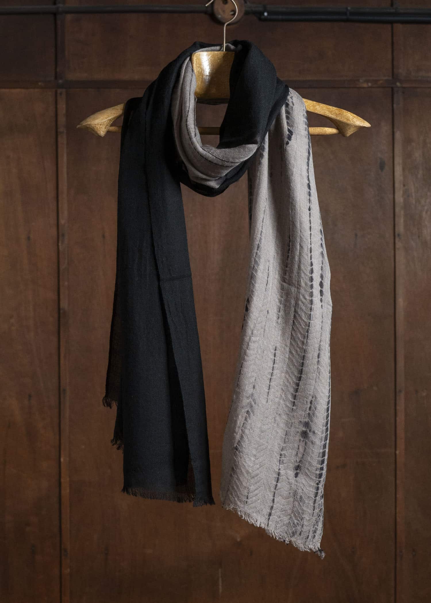 SUZUSAN 0013W-021 Hand Woven Baby W ool Shawl 1065 Black x Light Coffee