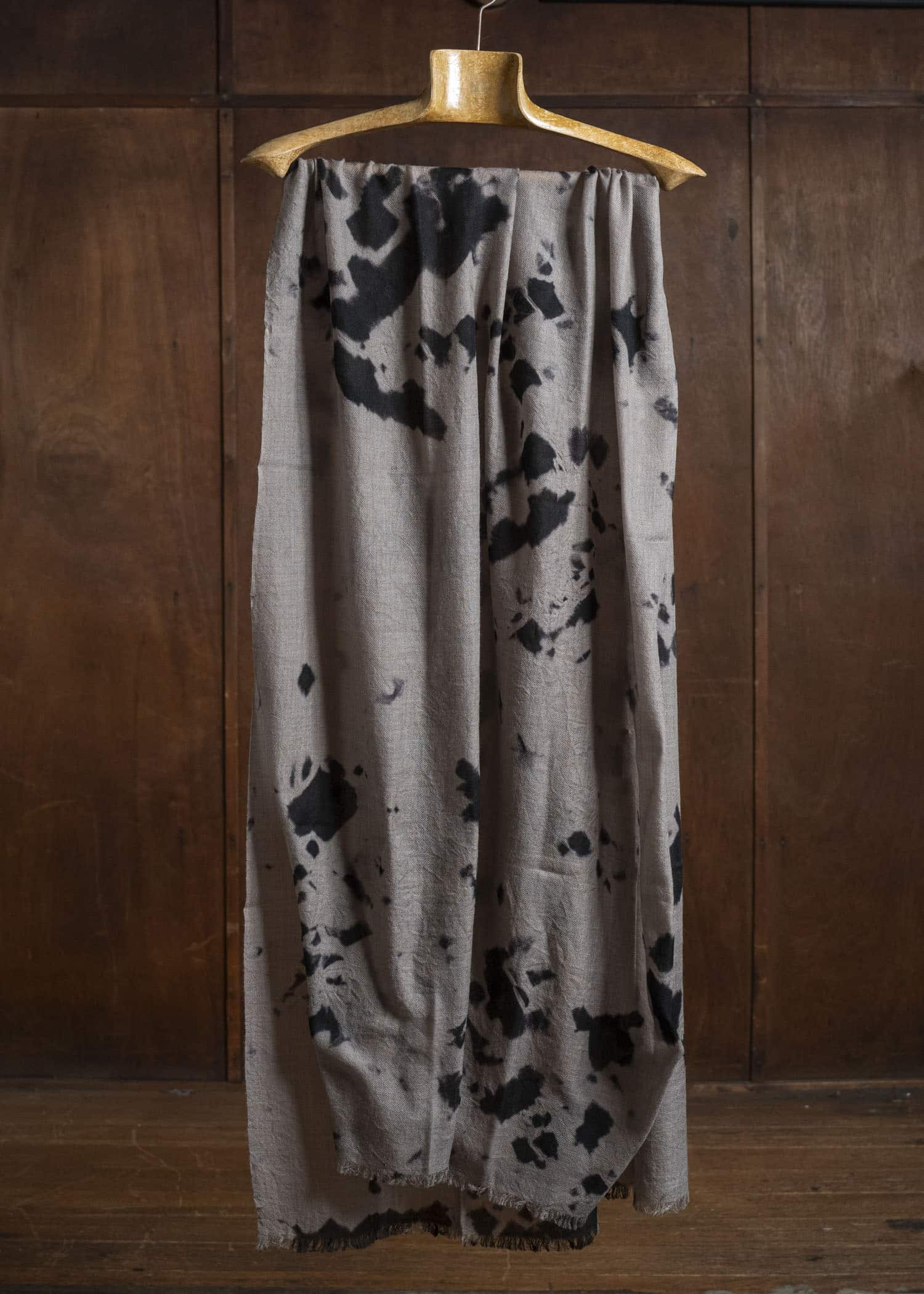 SUZUSAN 0013W-010 Hand Woven Baby W ool Shawl 1065 Black x Light Coffee