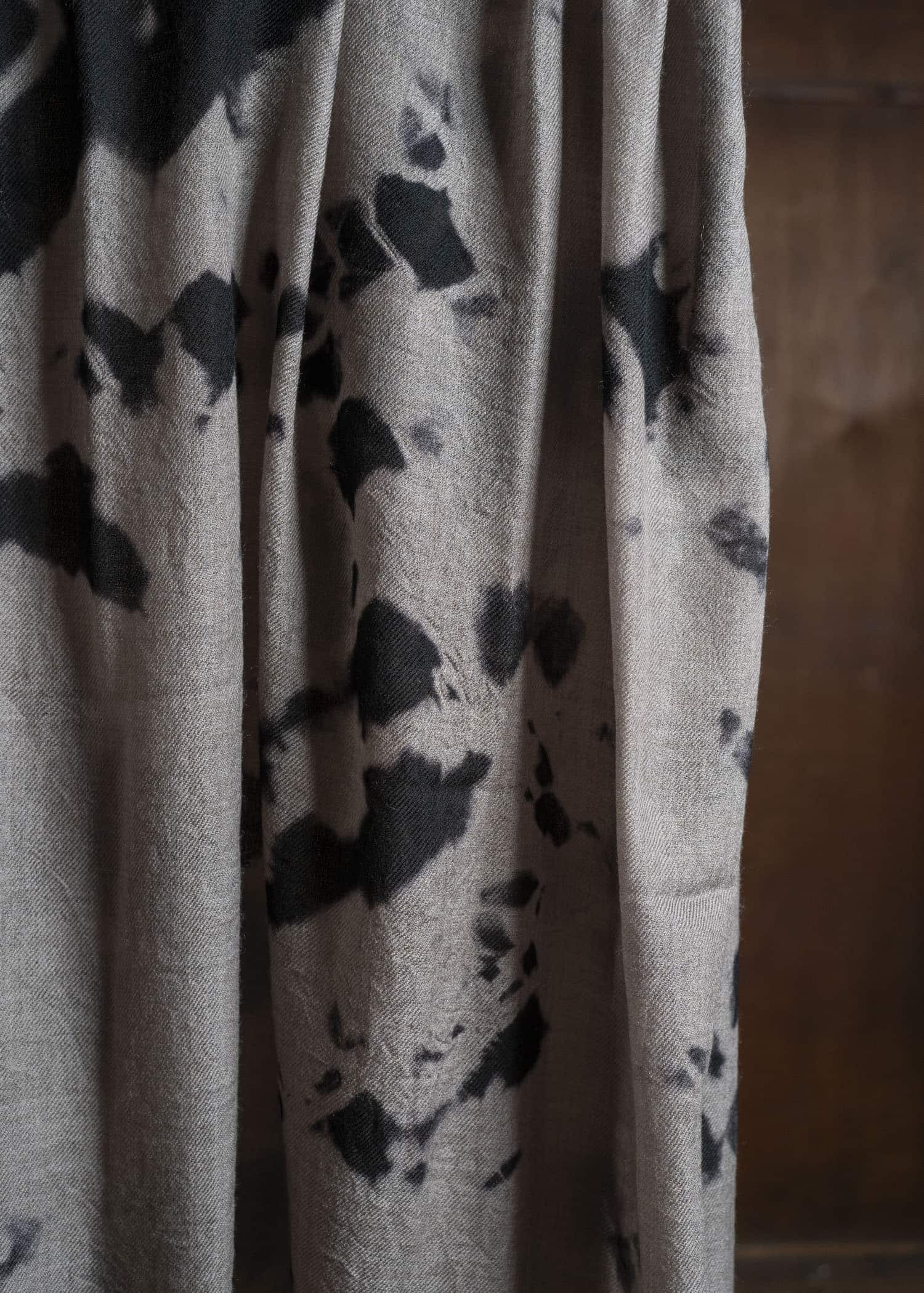 SUZUSAN 0013W-010 Hand Woven Baby W ool Shawl 1065 Black x Light Coffee