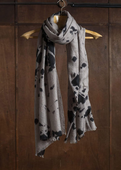 SUZUSAN 0013W-010 Hand Woven Baby W ool Shawl 1065 Black x Light Coffee