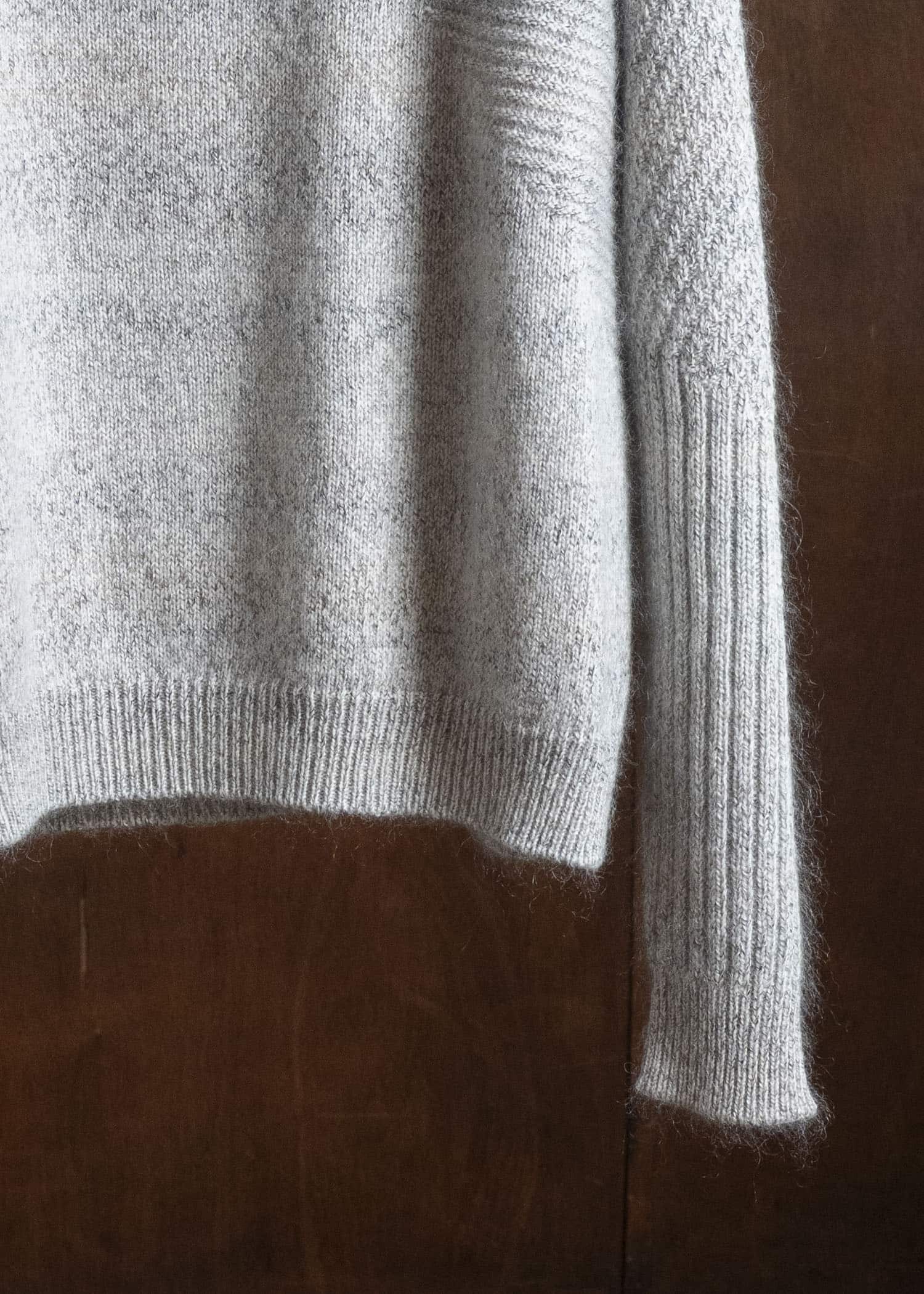 amachi. AY19K-4080 Wood Flame Knit White Gray