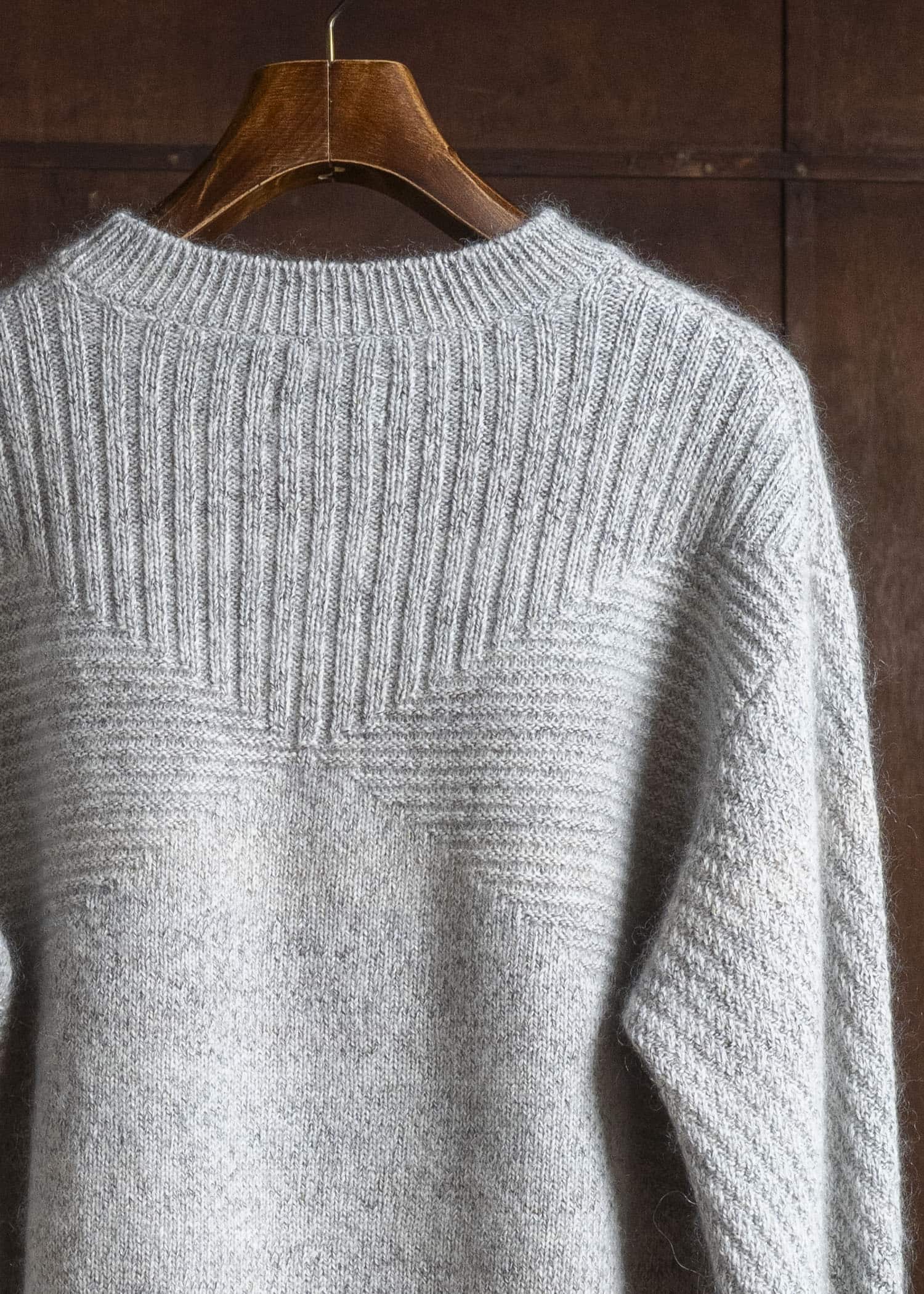 amachi. AY19K-4080 Wood Flame Knit White Gray