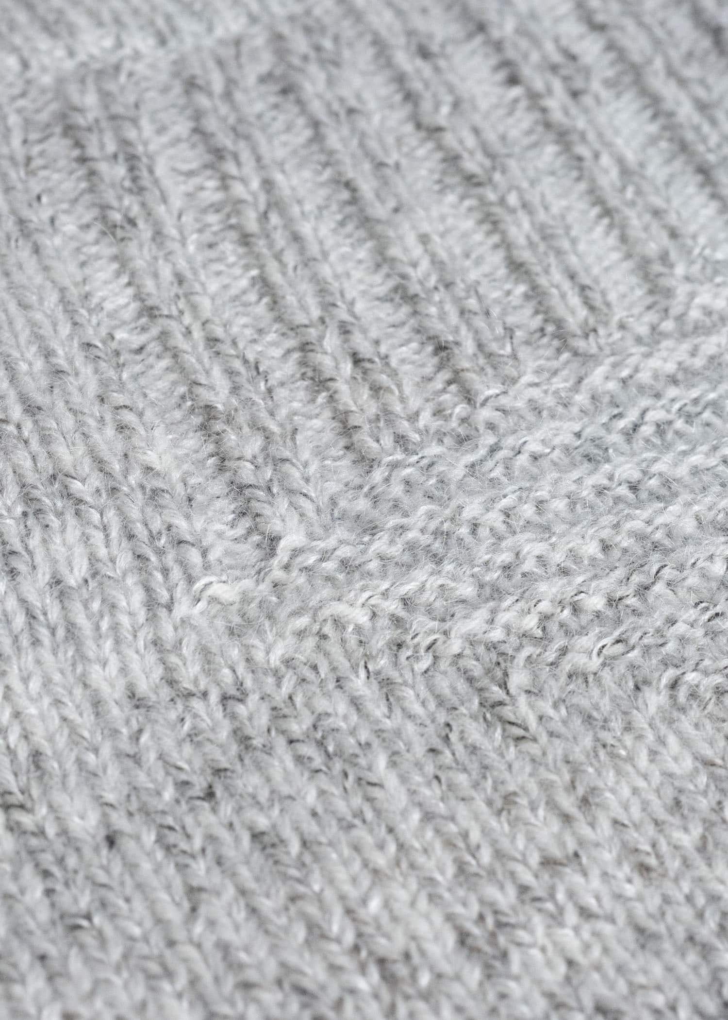 amachi. AY19K-4080 Wood Flame Knit White Gray