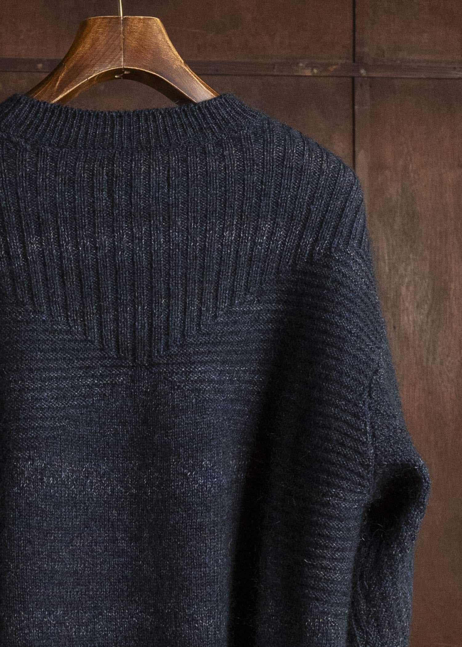 amachi. AY19K-4080 Wood Flame Knit Navy Black