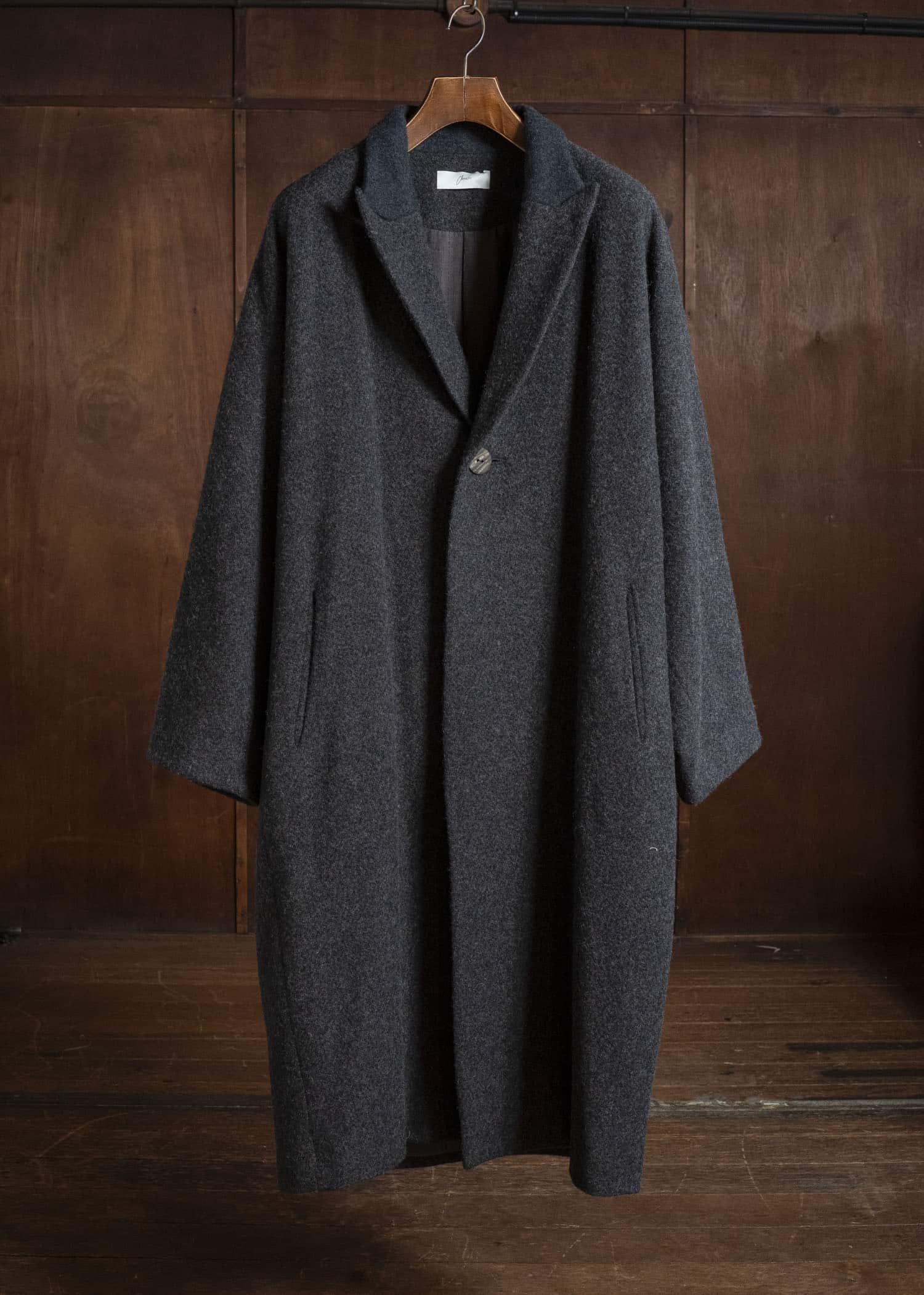 amachi. AY19C-2096 Covered Coat -019 Chacoal Black